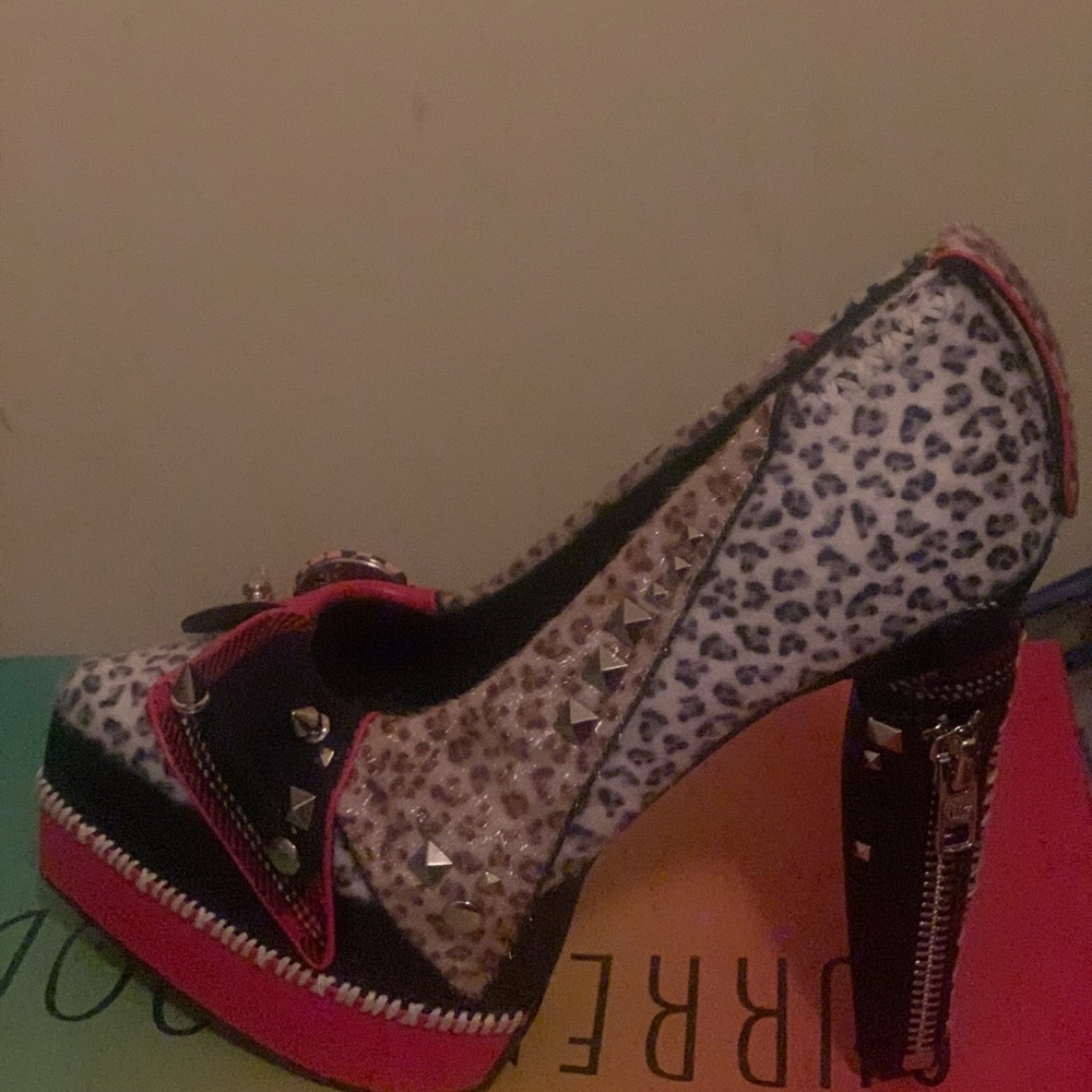 Current mood pumps